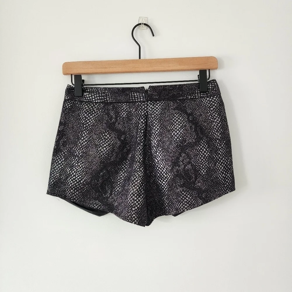 Express Skort Womens 00 Metallic Snakeskin Shorts Black Silver Mini
